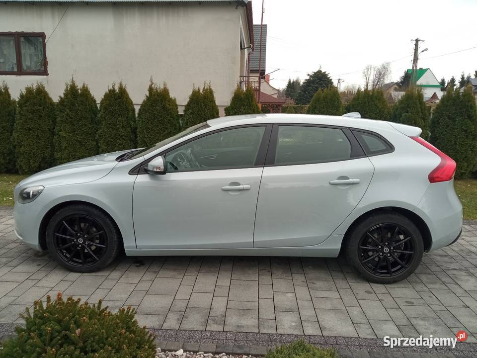 Sprzedam Volvo V40 D2 Momentum 16D Gromnik sprzedam