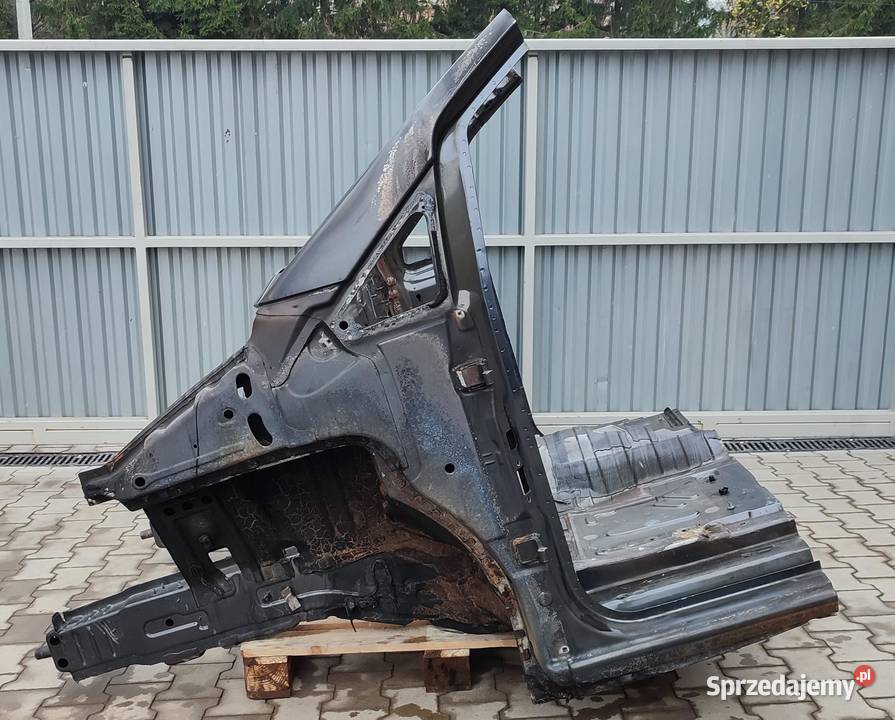 MERCEDES VITO W447 ĆWIARTKA LEWY PRZÓD 831