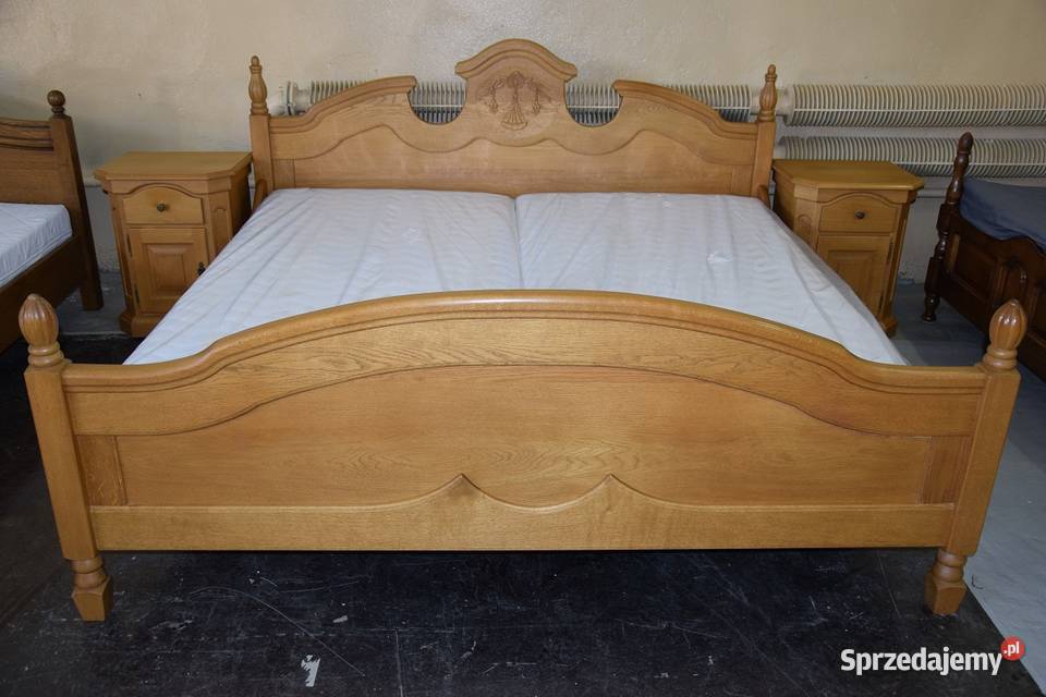 łóżko dębowe z nowymi materacami i szafkami