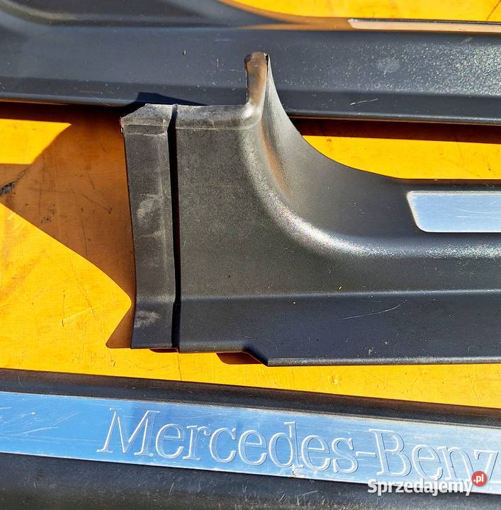 MERCEDES W203 LISTWA PROGOWA PRAWA A2036801035 Radom