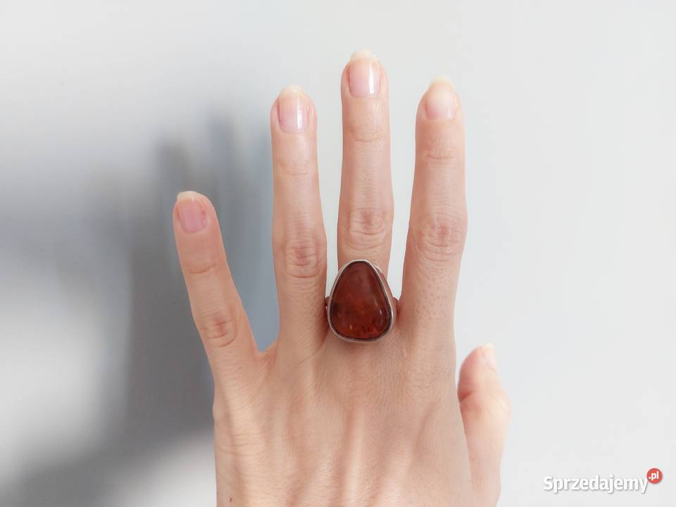 srebrny duży pierścionek z bursztynem srebro 925 Pierścionki