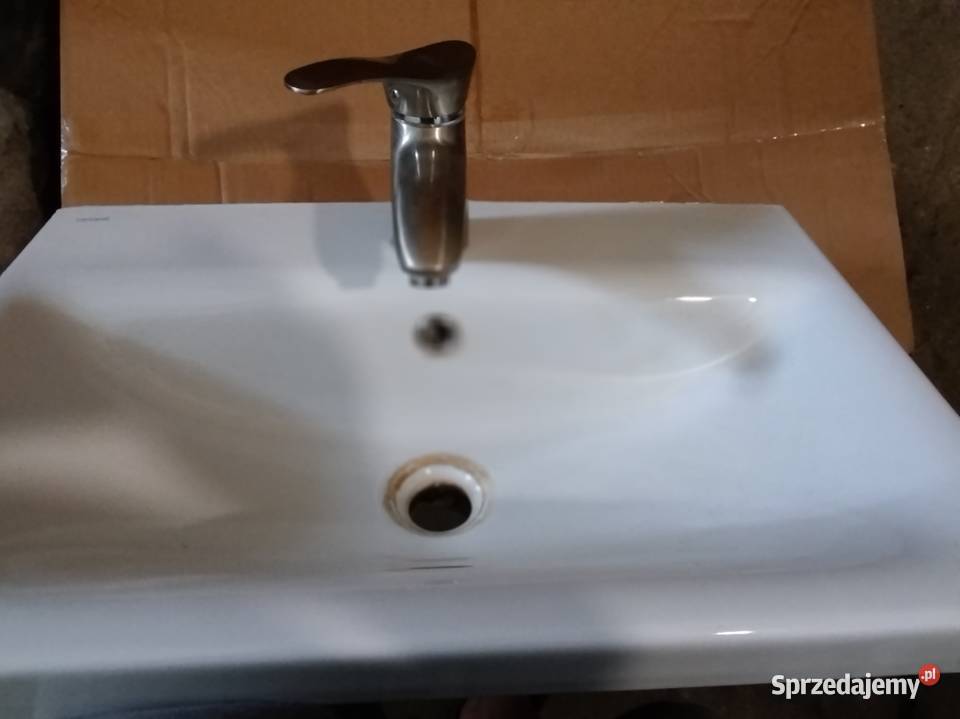 Umywalką Cersanit bateria Ferro Dzierżoniów