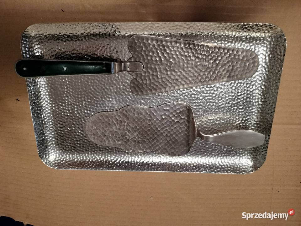 Metalowa tacka i łopatki do ciasta młotkowane Choszczno