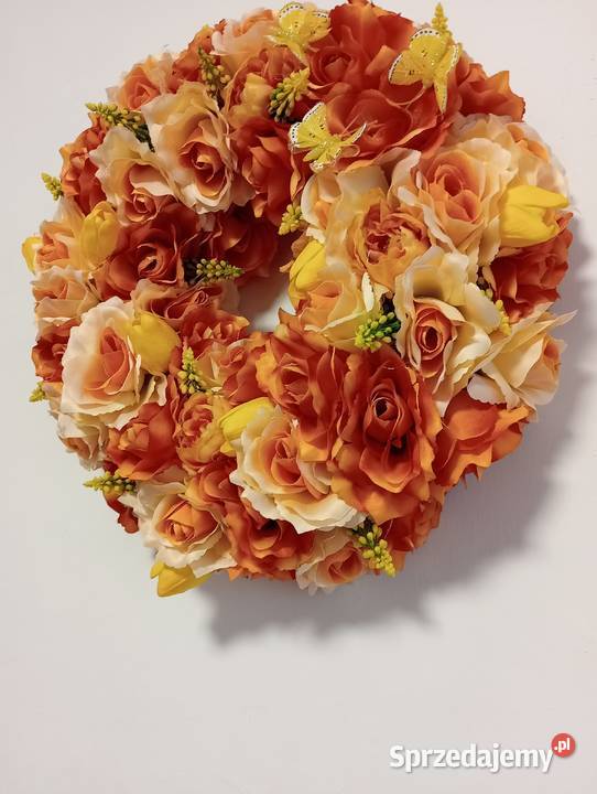 Wianek na drzwiwianek z kwiatówsztuczne kwiaty