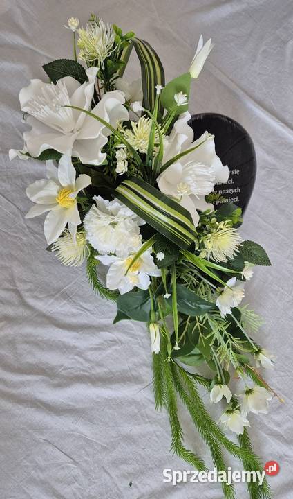 Stroik kompozycja na cmentarz w ozdobnym sercu wielkopolskie Pleszew