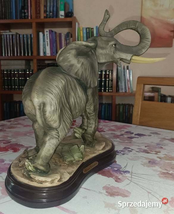 Duża figurka słonia afrykańskiego na podstawie mazowieckie Paprotnia
