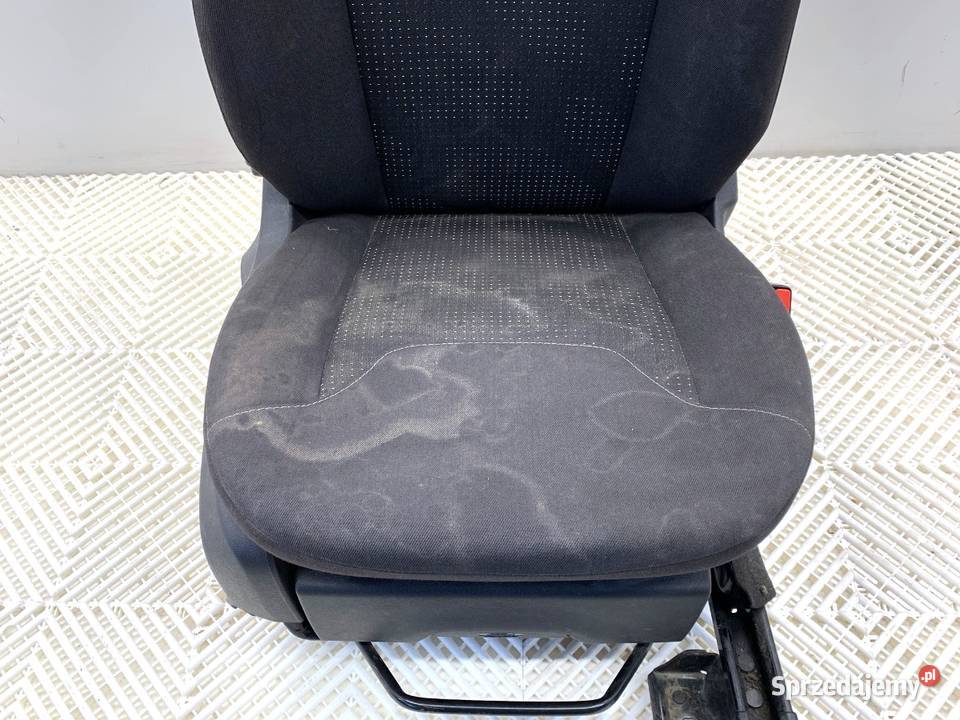 FOTEL PRAWY PRZÓD FORD TRANSIT COURIER Minivan osobowe