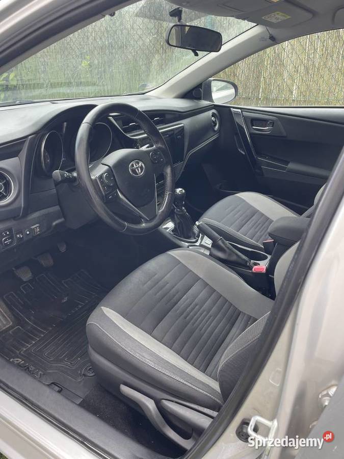 Toyota Auris 16 kombi LPG Comfort lakier metallic