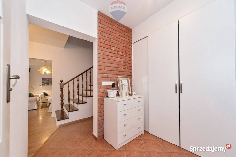 Dom szkoły i przedszkola w Bestwinie Rok budowy 2003 Sprzedaż Bestwina