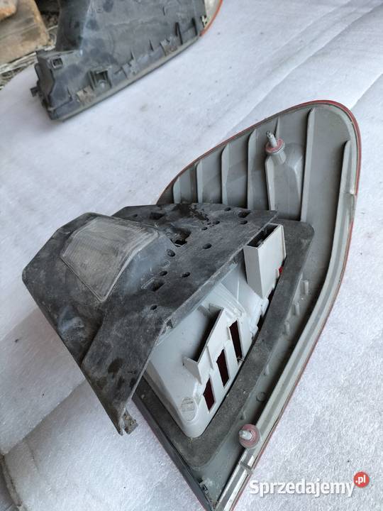 BMW 3 E46 LAMPA TYLNA TYŁ LEWA osobowe Oświetlenie Kamień-Kolonia