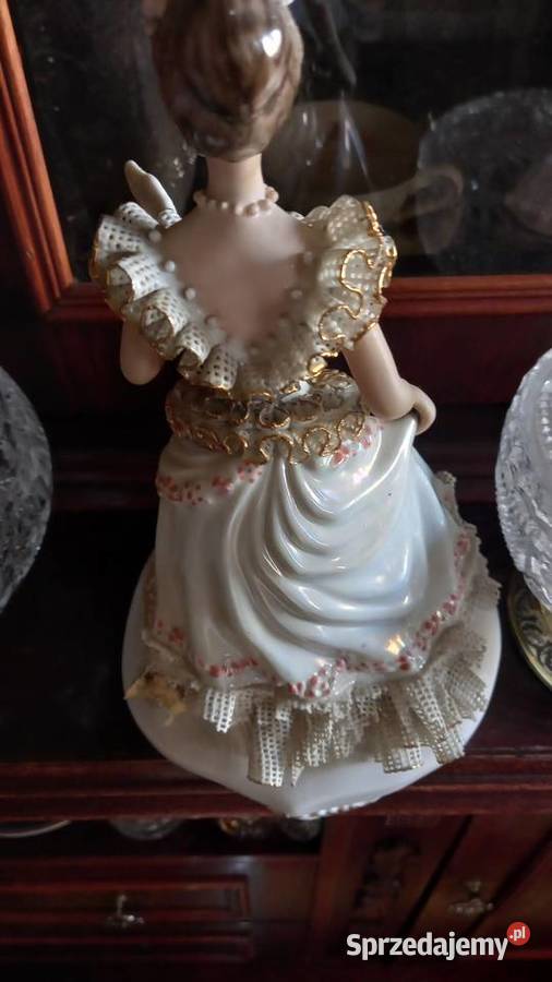 Stara duża porcelanowa figurka 28