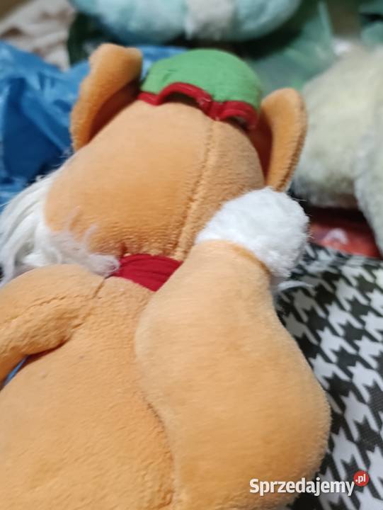 Pluszak przedstawia Ferdi Fuchsa maskotkę