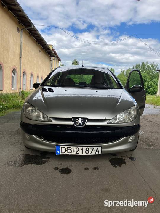 Syndyk sprzeda Peugeot 206XT 14 2004 benzyna Wałbrzych