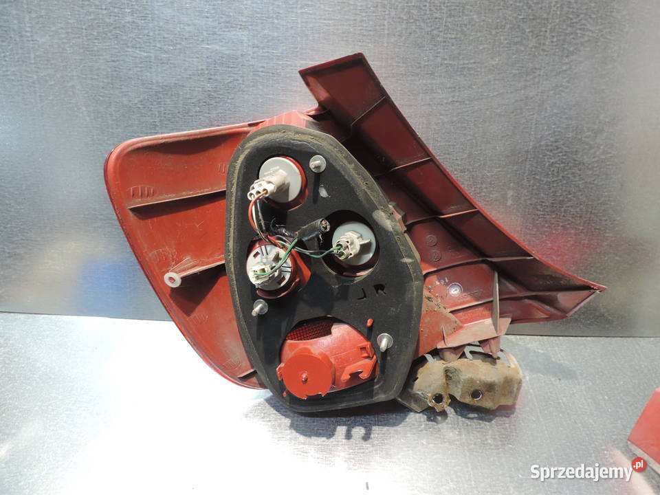 HONDA CIVIC VII HB 3D LAMPA PRAWY TYŁ TYLNA Rok produkcji 2001 Nowy Sącz