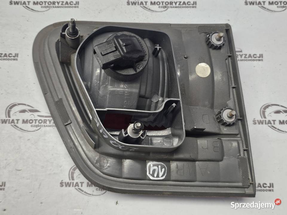 TOYOTA AVENSIS T27 III 10r lampa prawa tył w Kielce