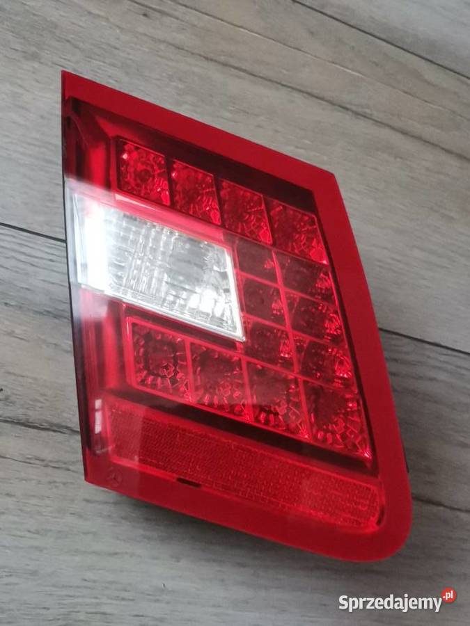 MERCEDES EKLASA W212 LEWA LAMPA W KLAPE osobowe Międzychód
