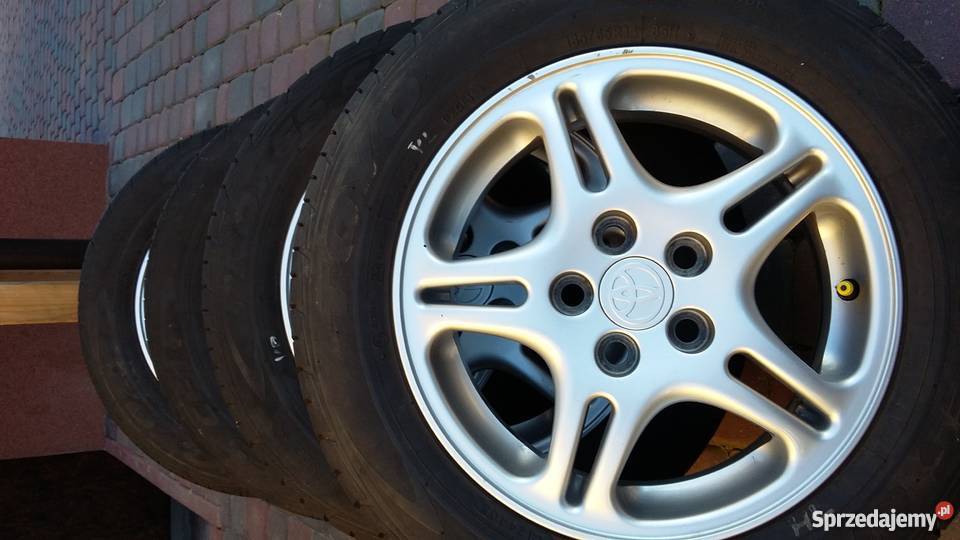 Komplet felg z oponami Toyota osobowe Koła i felgi