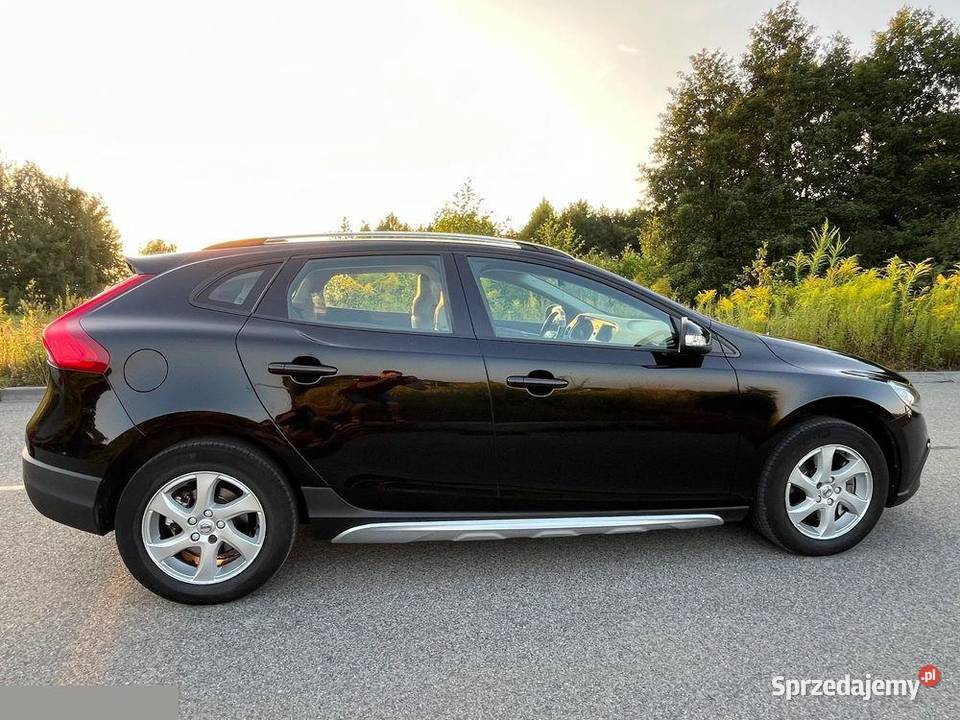Volvo V40 Cross Country 20 benzyna 152 2017r Węgrzce Wielkie