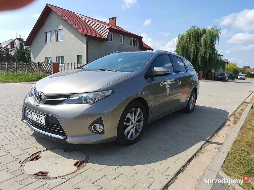 Toyota Auris 16 Touring Sports 2014 r blpg mazowieckie Skaryszew
