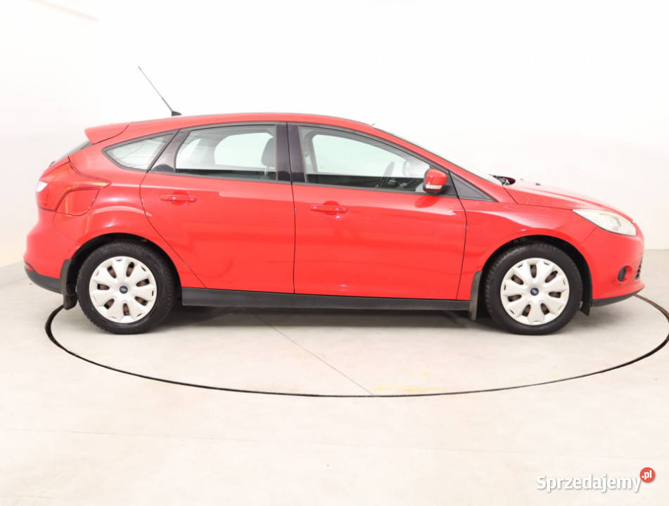Ford Focus 16 i czerwony