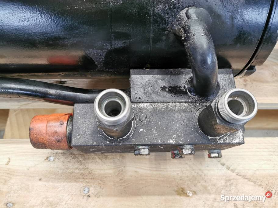 Siłownik wychyłu łyżki Manitou MLT 737 Wilkowo