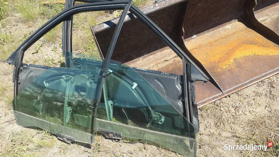 Szyby z mechanizmem opuszczania szyb do Audi 80 mechanizmy opuszczania szyb Sejny