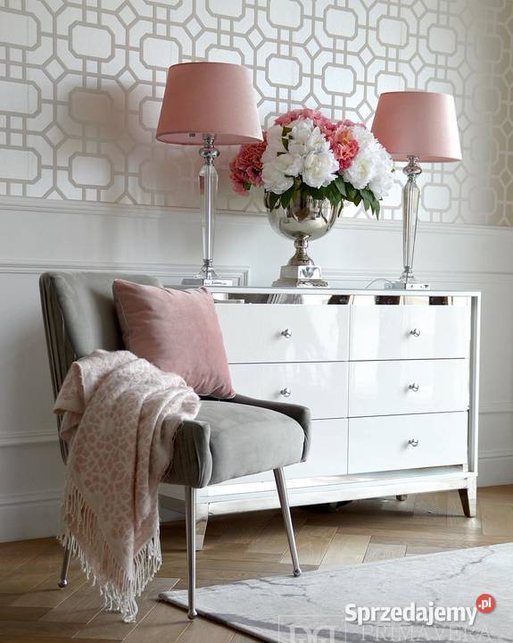 Komoda nowoczesna biała na srebrnych nogach Komody Warszawa