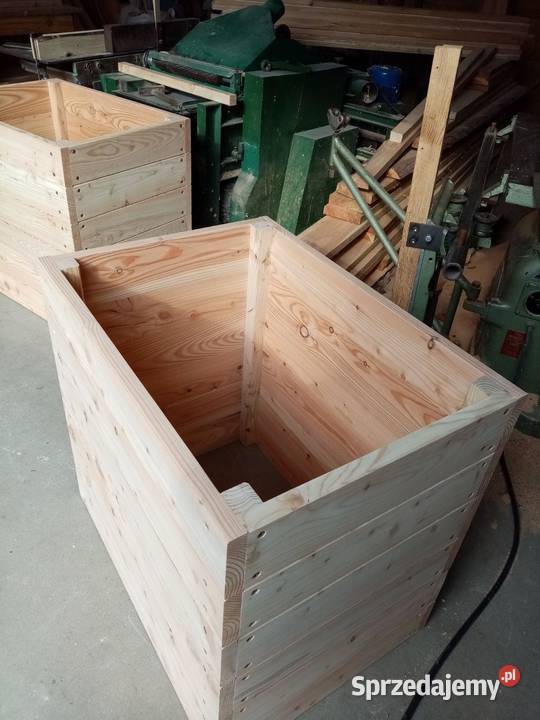 Doniczki z drewna do ogrodu