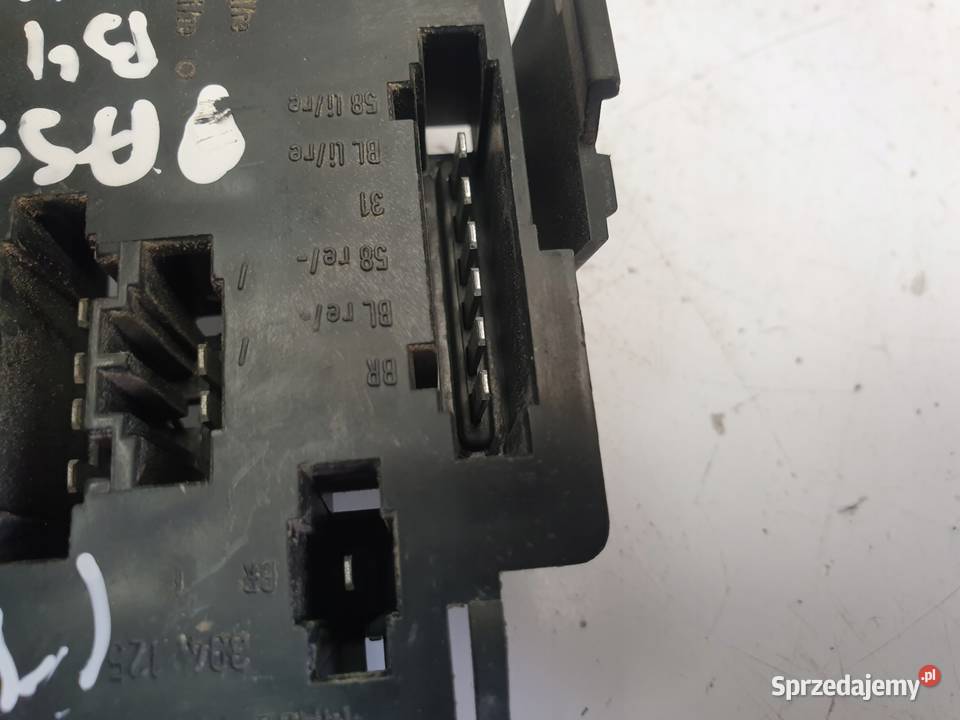 Passat B4 kombi WKŁAD TYLNEJ LAMPY Lewy tył osobowe Rudka