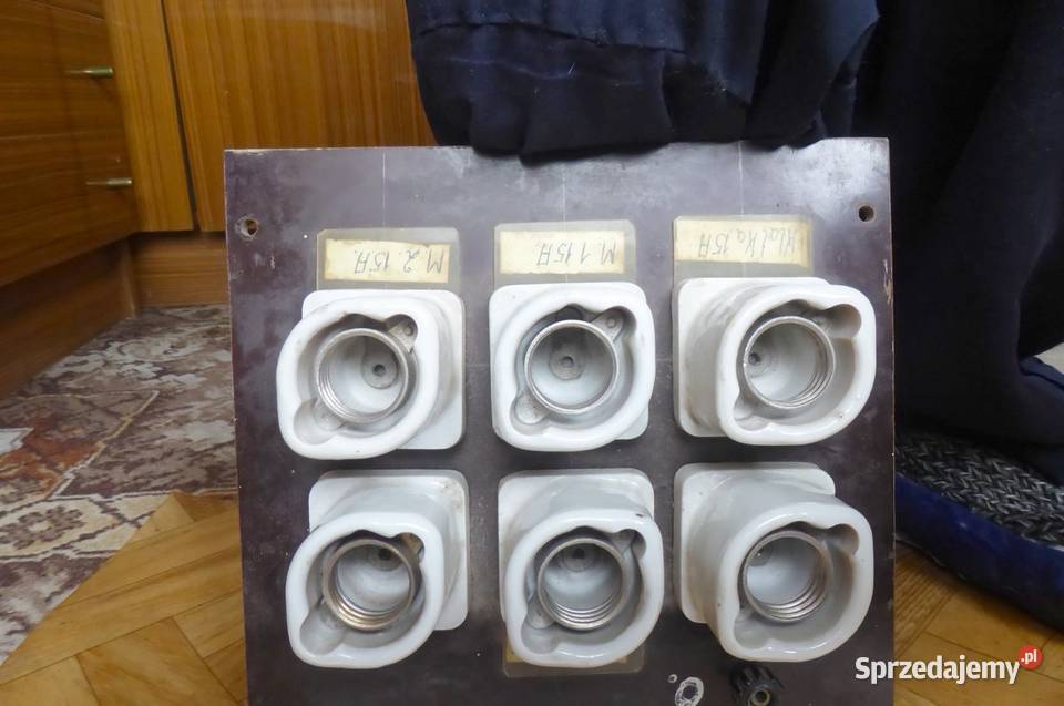 Tablica bezpiecznikowa 6x25A z czasów PRL Elektryka Głuchołazy