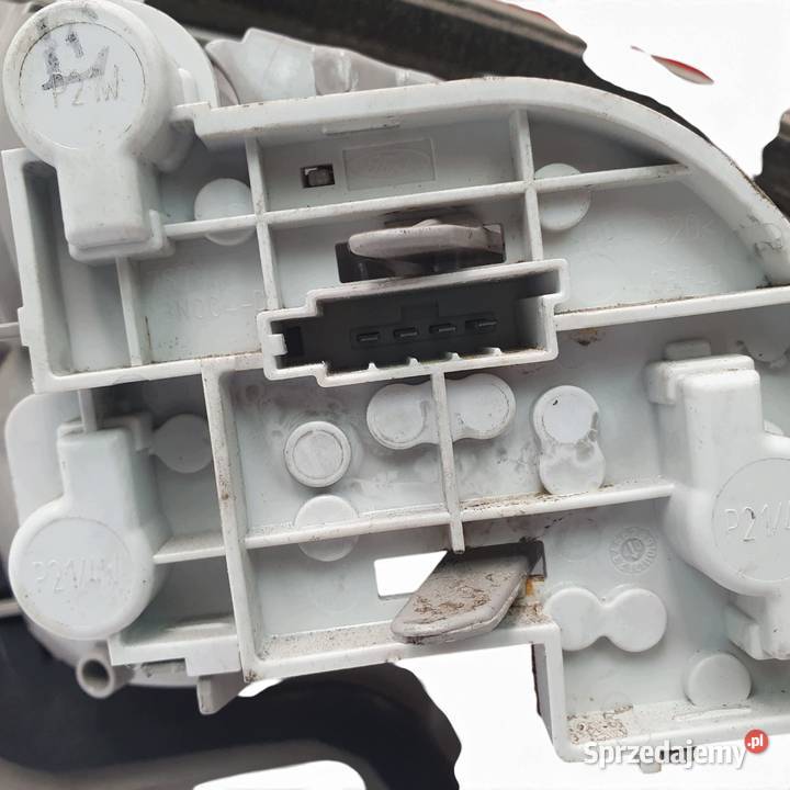 LAMPA PRAWA Ford Mondeo MK 4 KOMBI tylna prawy Chełm