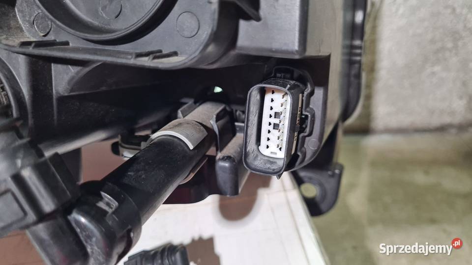 Lampy Grand Cherokee WK2komplet Xenon OEM Valeo osobowe Lampy przednie Durlasy
