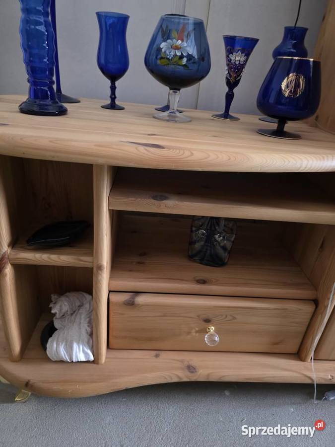 Sosnowy stolik rtv Komody Choszczno