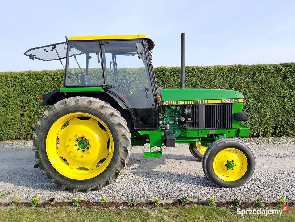 John Deere 2250