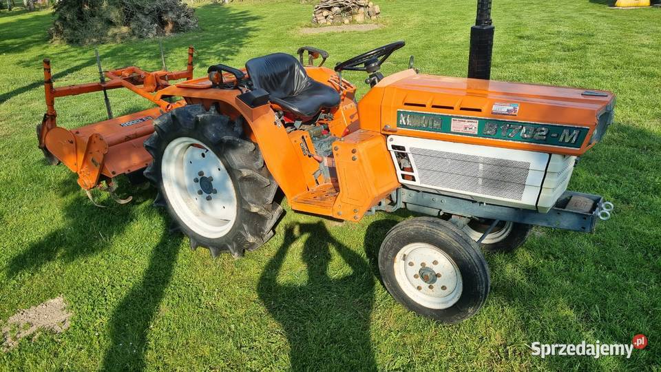 Ciągnik Kubota B1702M z glebogryzarką