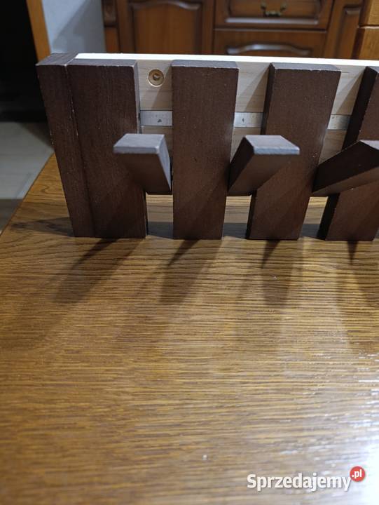 Wieszak na ubrania z chowanymi wieszakami 80cm