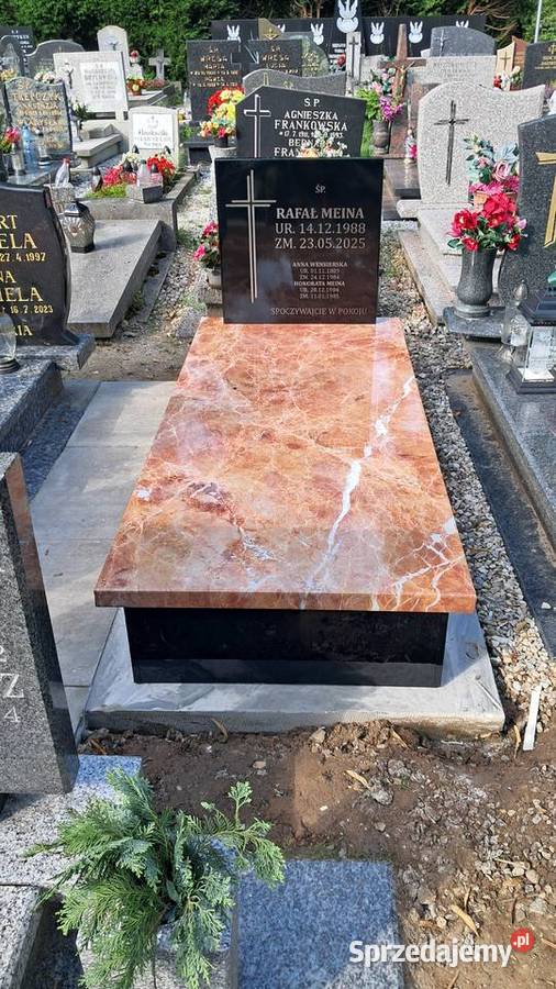 Nagrobek z kompozytuMontaż Kraj Nowe Miasto Lubawskie