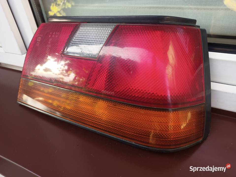 Nissan Sunny N13 lampa tył tylna prawa łódzkie Sieradz