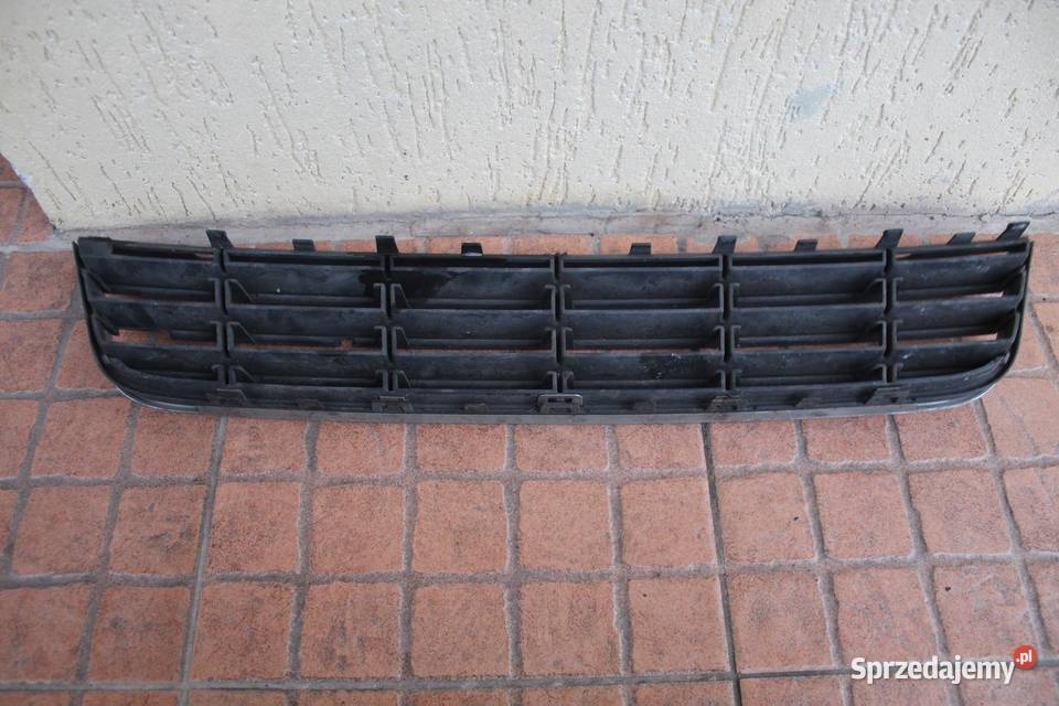 KRATKA ZDERZAKA ŚRODKOWY PRZÓD VW PASSAT B6