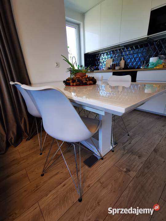 Biały rozkładany stół połysk plus 4krzesla Wrocław