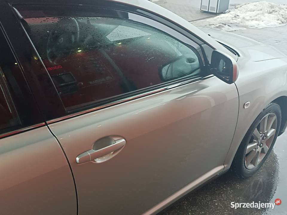 Toyota Avensis 18 benzyna hatchback Avensis Koniecpol