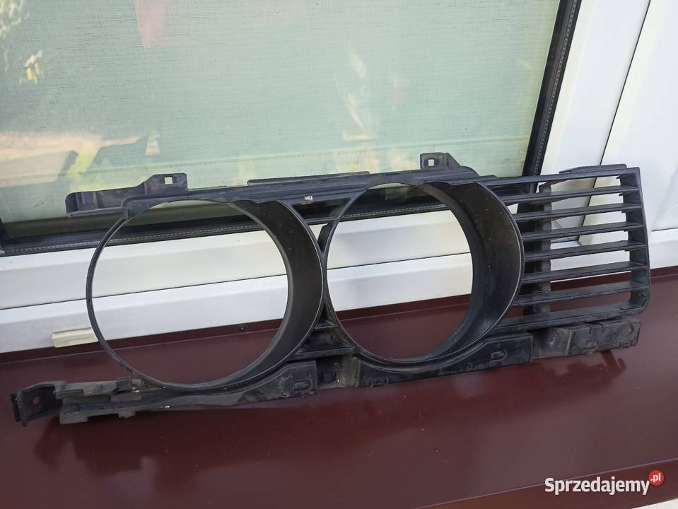 BMW E34 grill atrapa przednia prawa okular osobowe Sieradz
