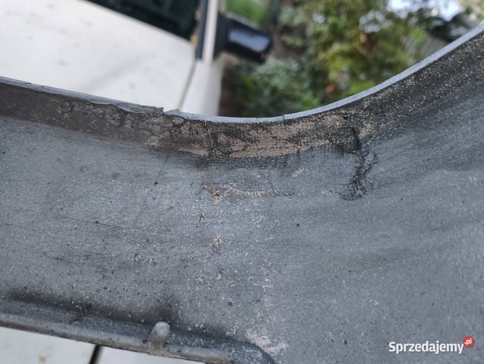Mercedes W124 zderzak przedni szeroka listwa z
