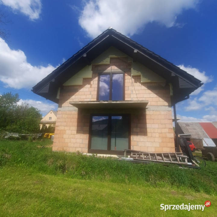 Nowy ładny dom do wykończenia w spokojnej Sprzedaż