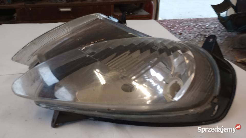 Reflektor Yamaha YP Majesty 125 99r Świerzowa Polska