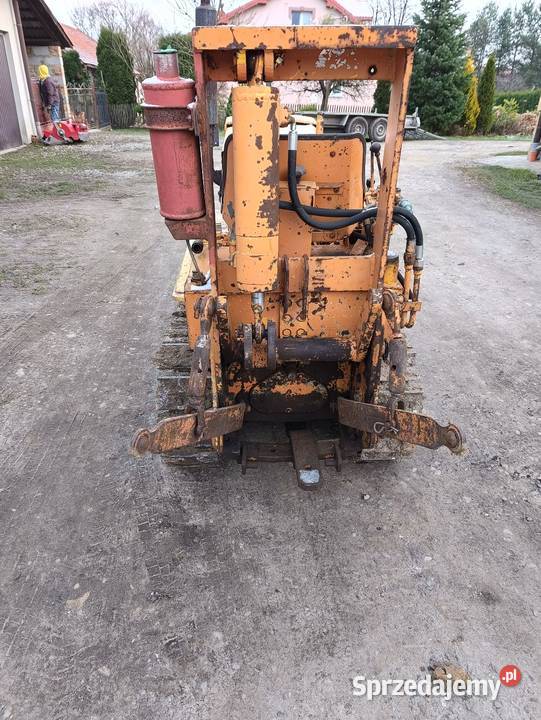Sprzedam traktor gąsienicowy Massey Ferguson Markuszowa