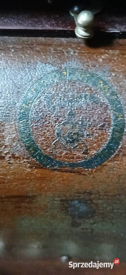 Zabytkowy telefon na ścianę z lat XX w Kraków