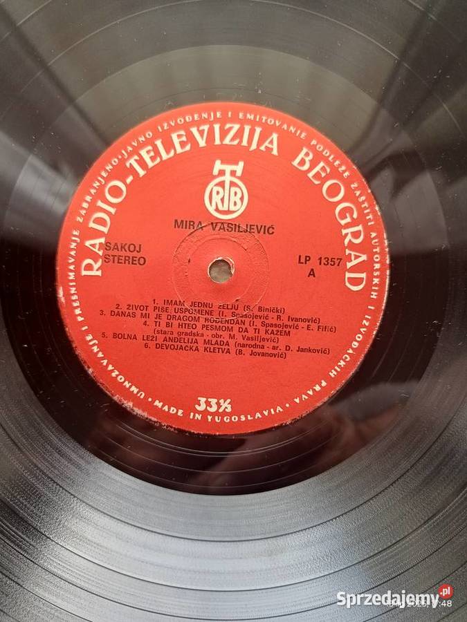 Album winylowy serbskiej piosenkarki Miry Płyty i kasety