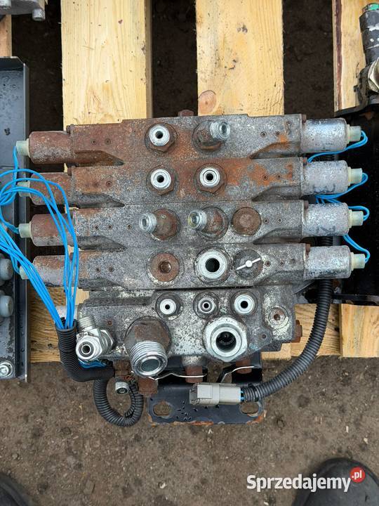 Rozdzielacz hydrauliczny czterosekcyjny HYSTER Układ kierowniczy Antonie
