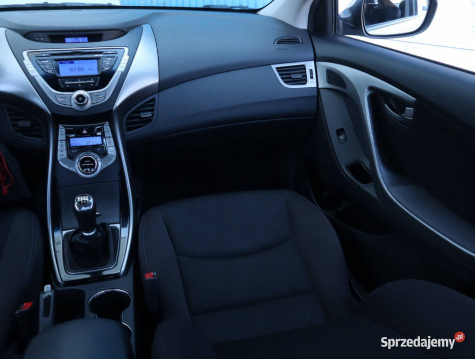Hyundai Elantra 16 Elantra